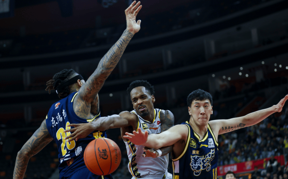 壹号网页版 -包含赛地聚焦：欧篮联今夜热度飙升，广厦男篮单刀错失，球迷炸锅，球探报告显示潜力的词条