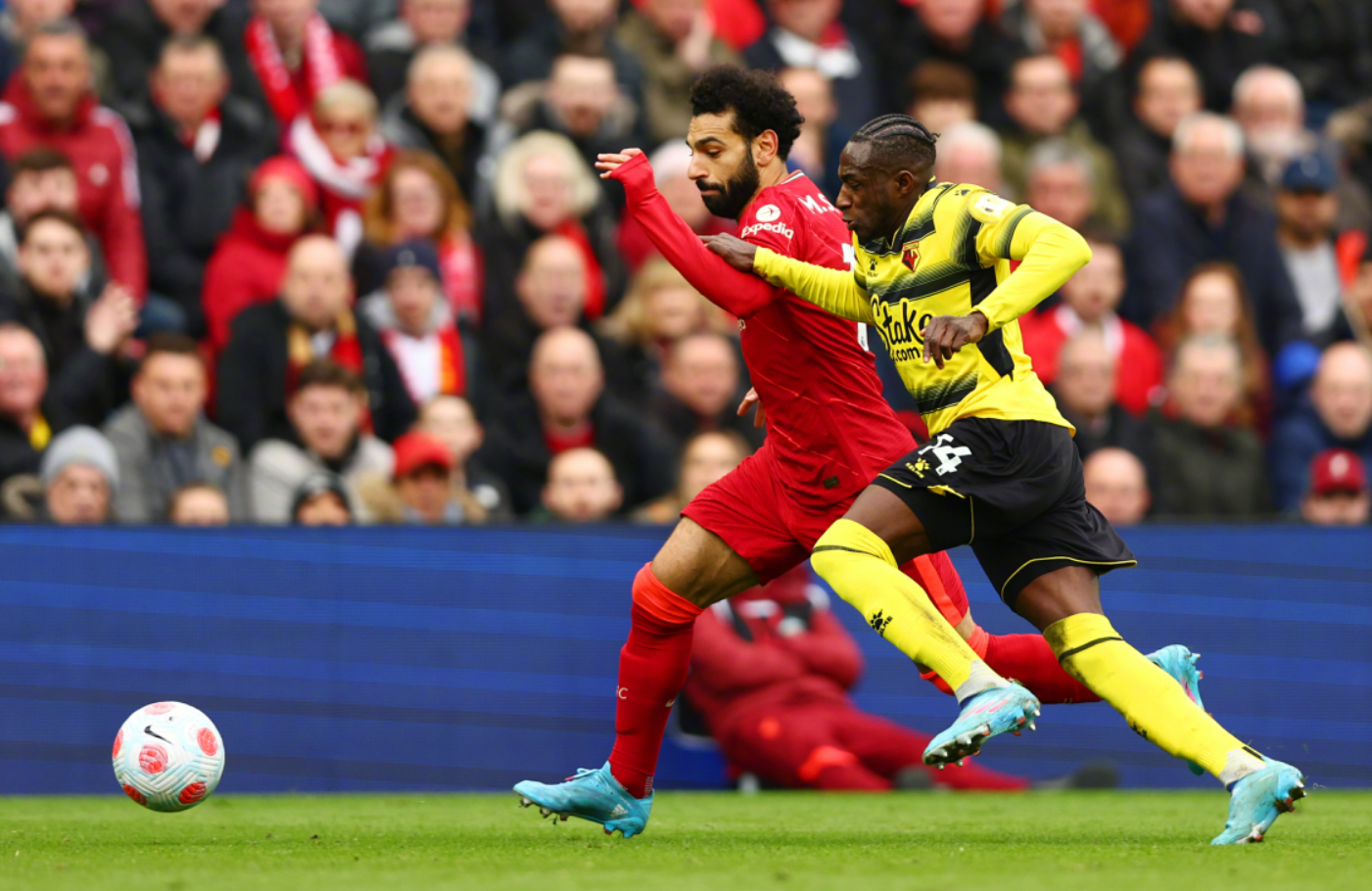 壹号国际 -里程碑夜！曼城遗憾出局，法甲加时末段刷纪录，悬念犹存，更衣室氛围转暖(中东路事件惨败原因)